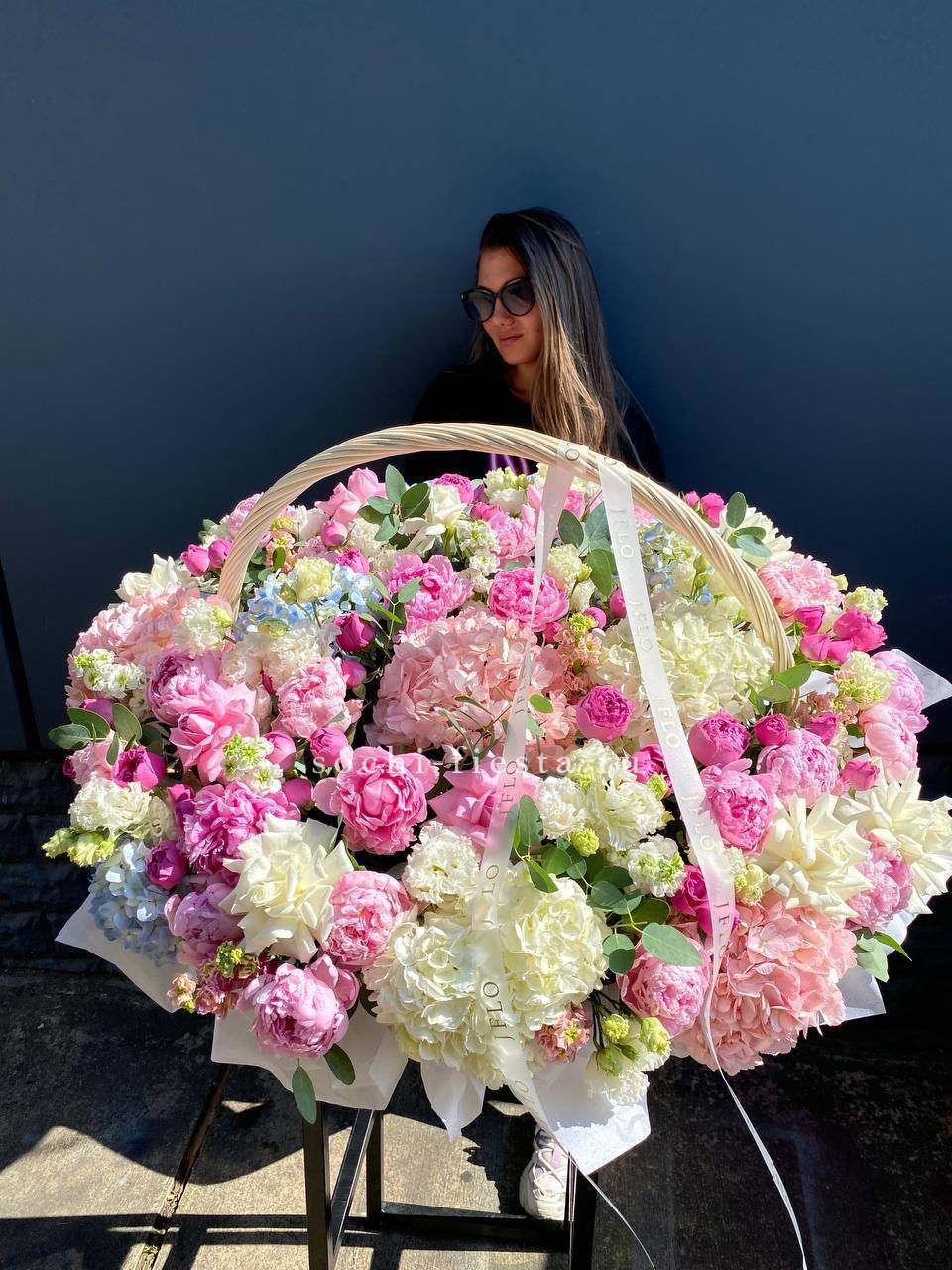 Премиум цветочная корзина в Долгопрудном