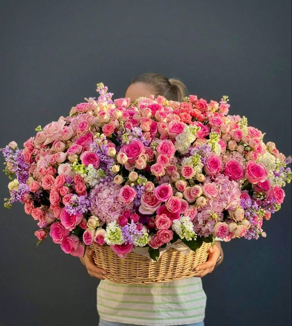 Корзины с цветами — заказать в Долгопрудном