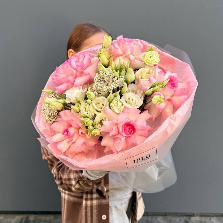 Букет "Розы с эустомой" с доставкой в Долгопрудном