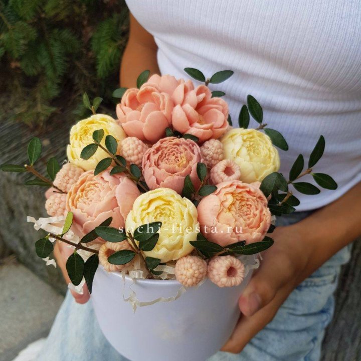 Шоколадный букет с ягодами в Долгопрудном