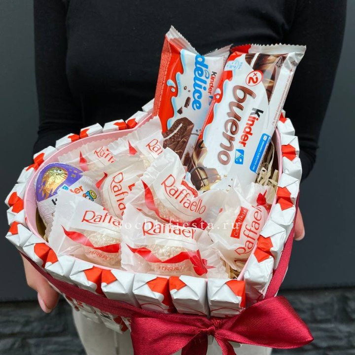 Подарочный набор сердце с Киндерами и Рафаэлло в Долгопрудном