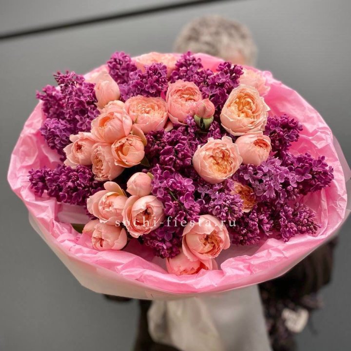  Дуо букет из кустовых роз и сирени в Долгопрудном