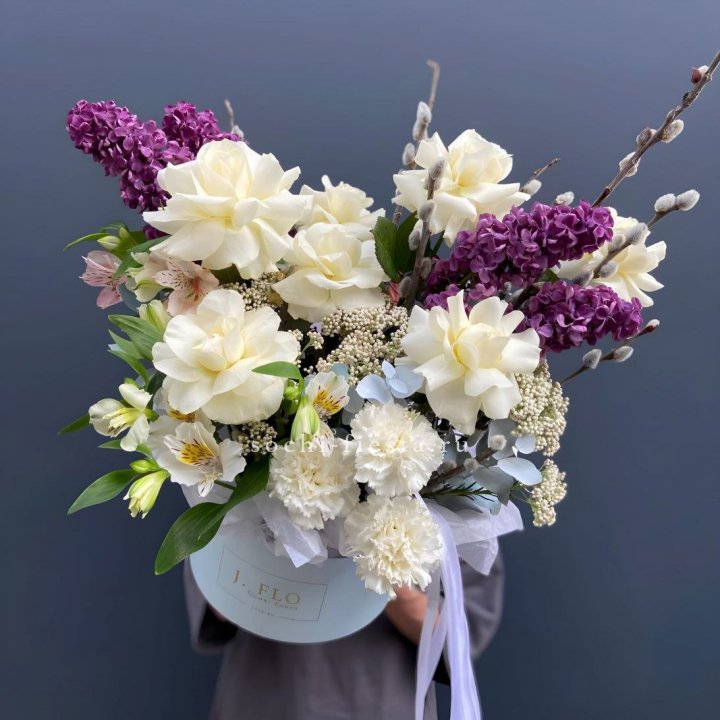 Цветочный бокс Французских роз и Сирени в Долгопрудном