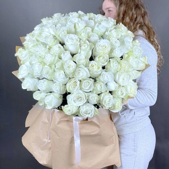 101 белая высокая импортная роза в Долгопрудном