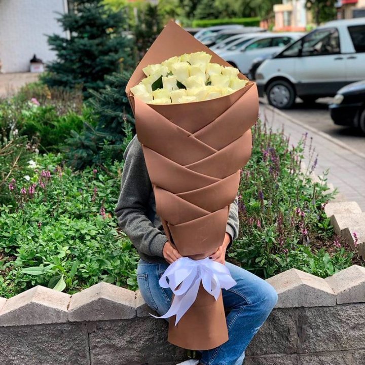 Голландские розы белые "Рыбка" в Долгопрудном