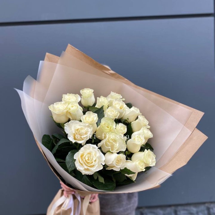  Букет  высоких белых роз   с доставкой в Долгопрудном