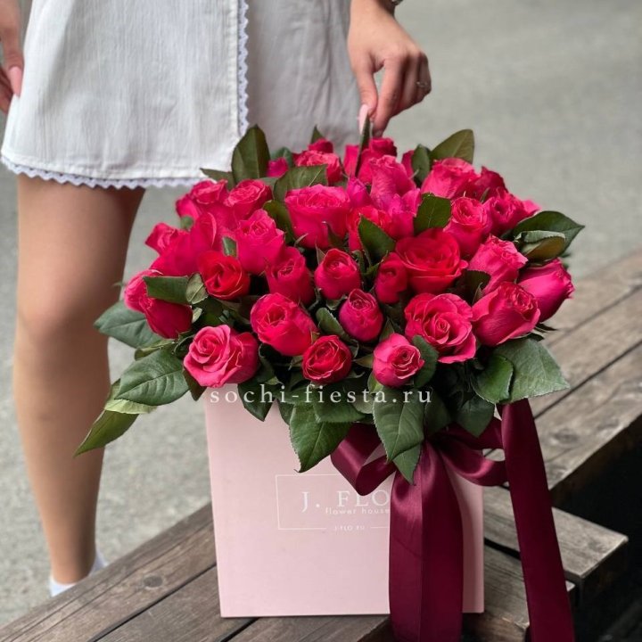 55 алых роз в кубе в Долгопрудном