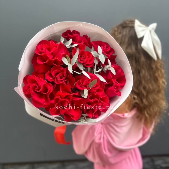 11 Красных французских роз с доставкой в Долгопрудном