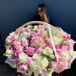 Заказать КОРЗИНЫ С ЦВЕТАМИ в Долгопрудном с доставкой и по самым низким ценам