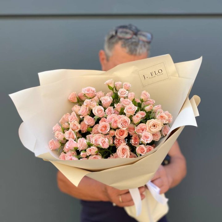 Кустовые розы леди в Долгопрудном