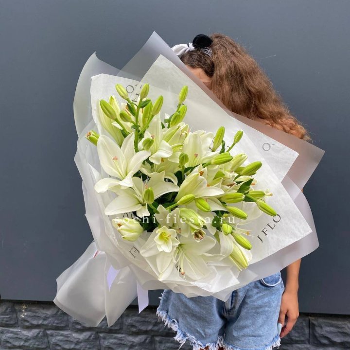 Букет  лилий "Воздушный"  с доставкой в Долгопрудном