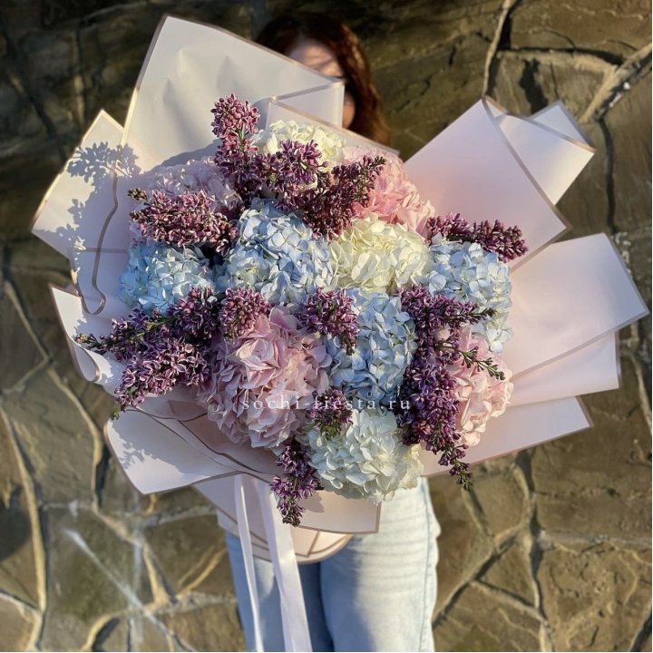 Букет гортензии с сиренью в Долгопрудном