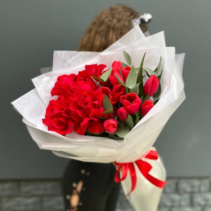 Дуо тюльпаны и розы в Долгопрудном