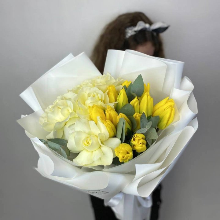 Дуо жёлтые тюльпаны и розы в Долгопрудном