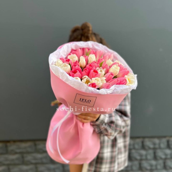 51 бело-розовый тюльпан в Долгопрудном