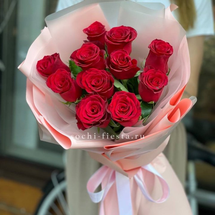 Букет красных роз "Мадам ред" в Долгопрудном
