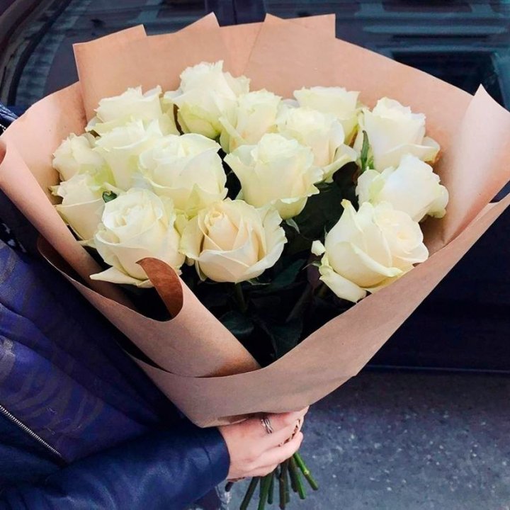 15 белых роз "Крафт" в Долгопрудном