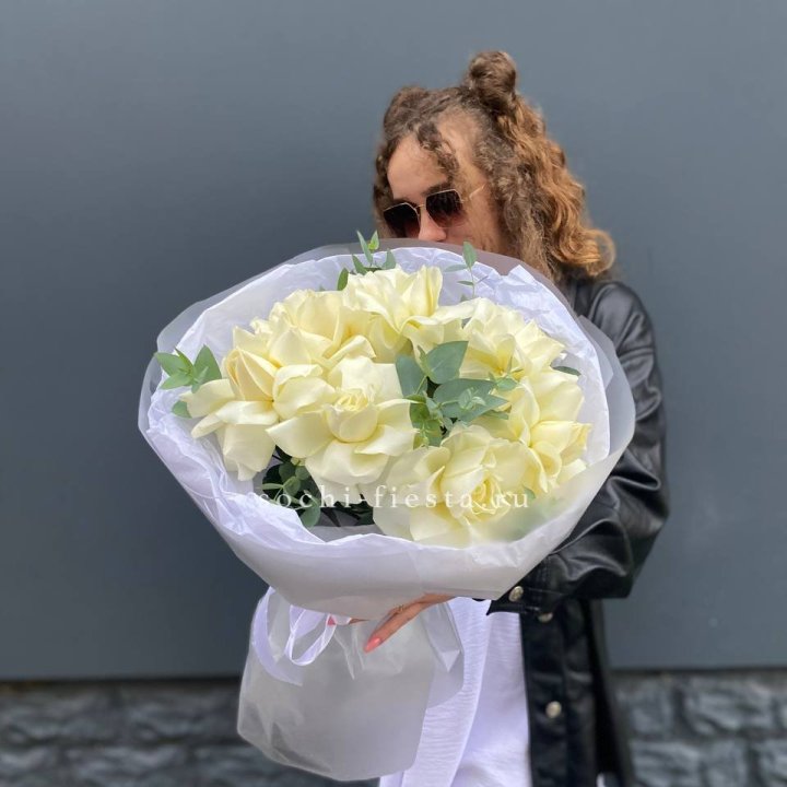 7 Белых французских роз  в Долгопрудном