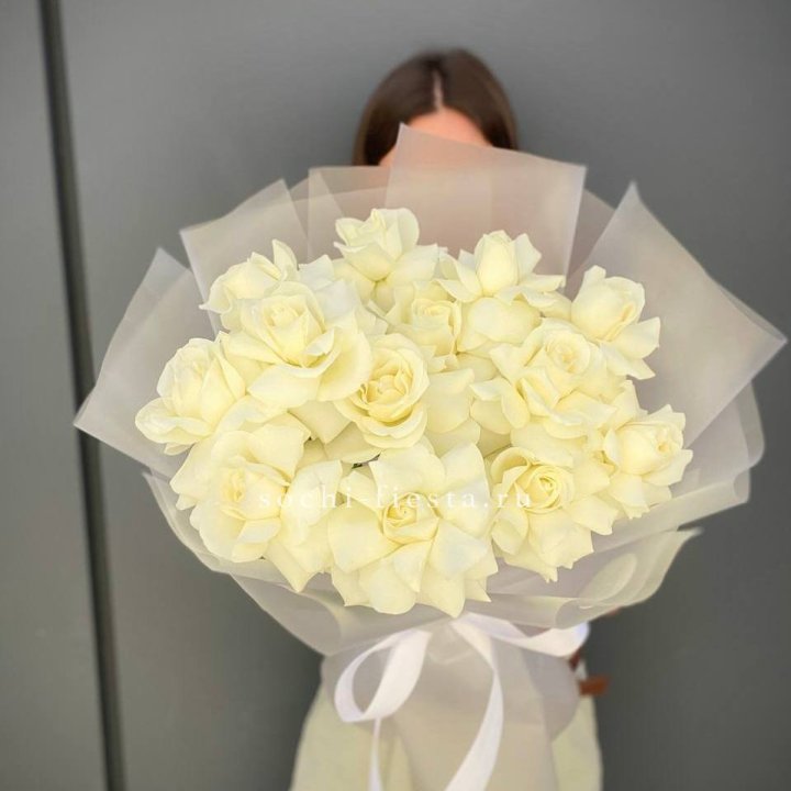 13 белых роз в Долгопрудном