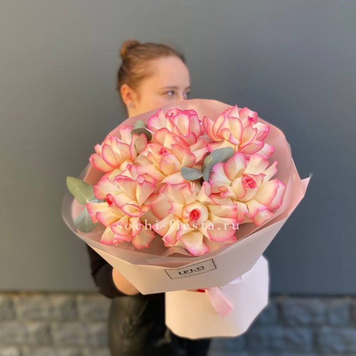 7 французских роз Джумилия в Долгопрудном