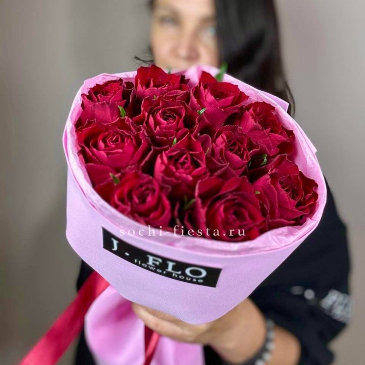 11 красных роз мадам ред в Долгопрудном