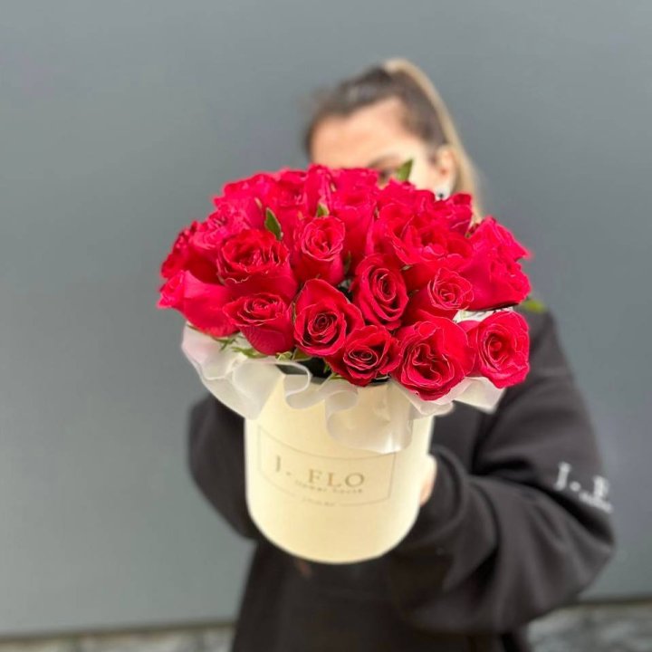 27 кенийских роз в боксе в Долгопрудном