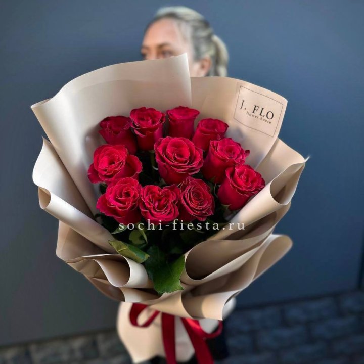 Букет красных роз "Наоми" с доставкой в Долгопрудном