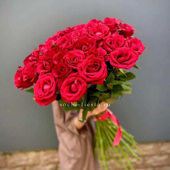 51 высокая красная роза в Долгопрудном