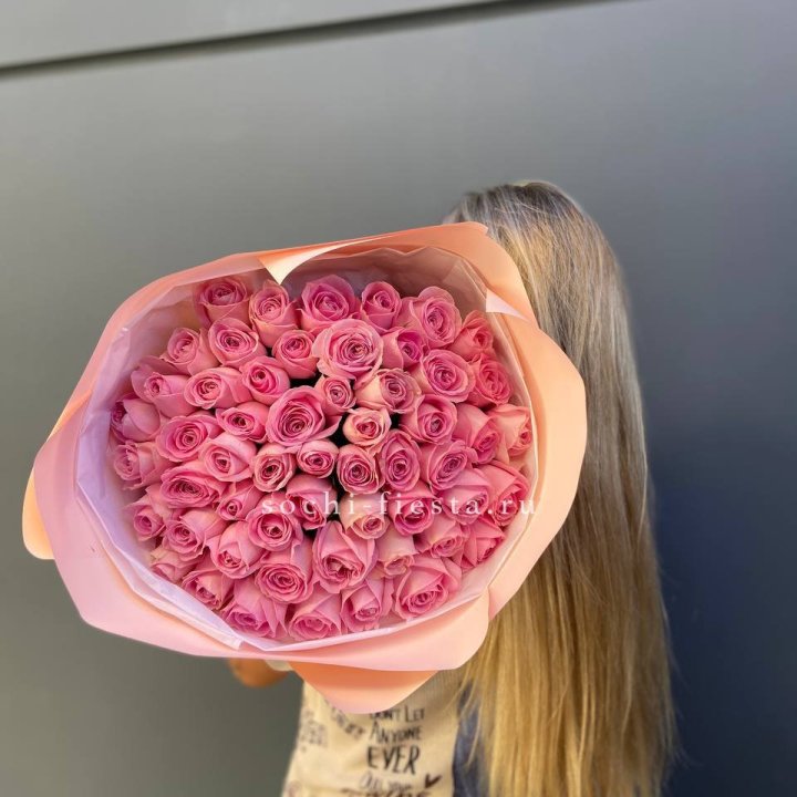 55 розовых роз в Долгопрудном