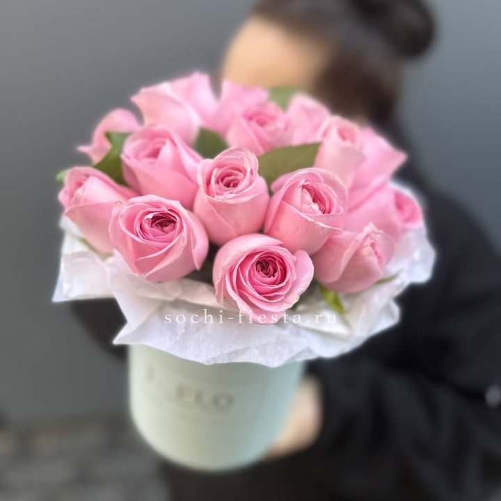 17 розовых роз в цилиндре в Долгопрудном