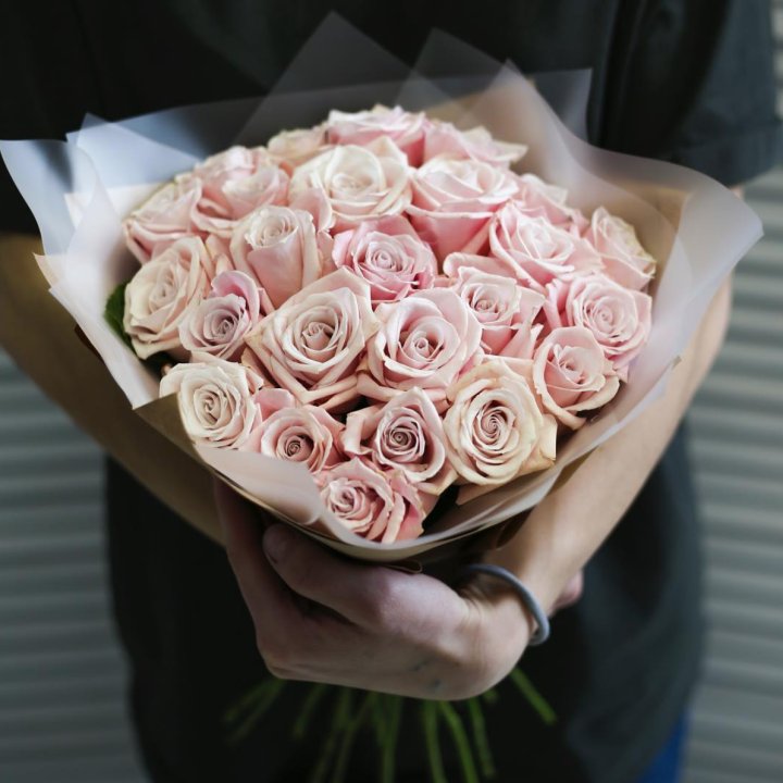 27 кремовых роз в Долгопрудном