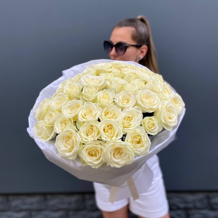 51 белая роза  в Долгопрудном