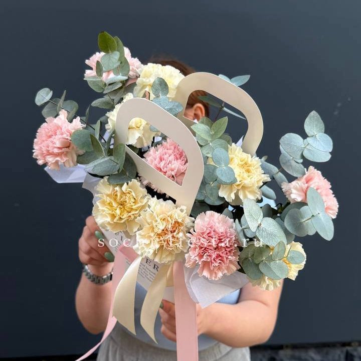 Сумочка из диантусов в Долгопрудном