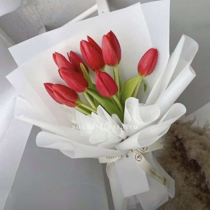 Букет красных тюльпанов в Долгопрудном