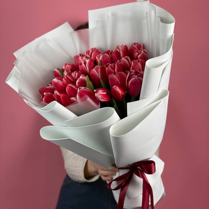 Букет красных тюльпанов в Долгопрудном